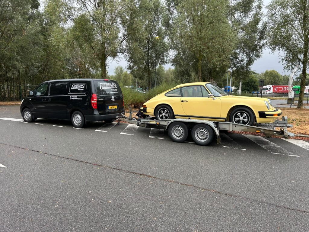 Klassieke Porsche klaar voor transport
