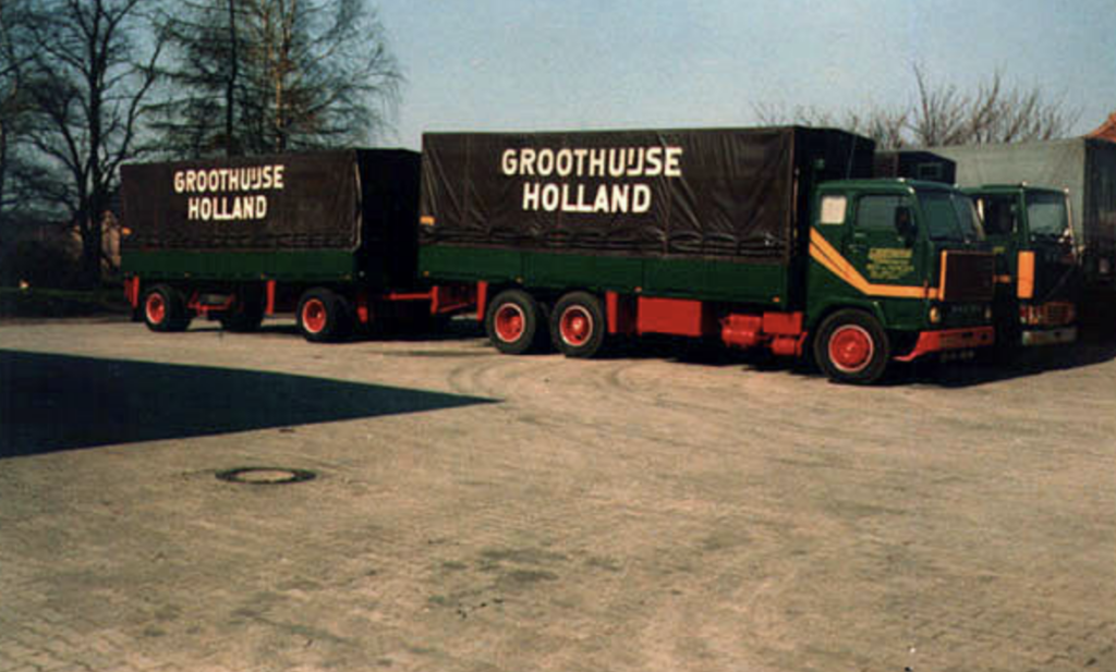Twee Volvo F89 van Groothuijse Holland met aanhanger
