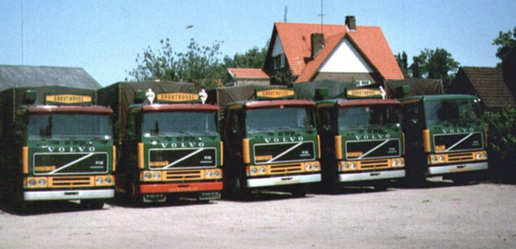 Vier Volvo F12 van Groothuijse Holland